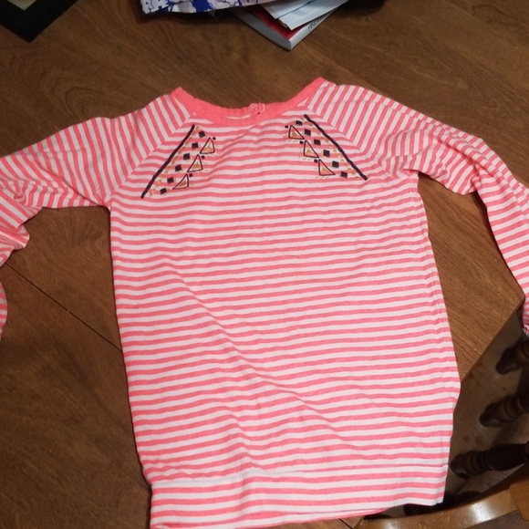 Too small - Picture 1 of 1